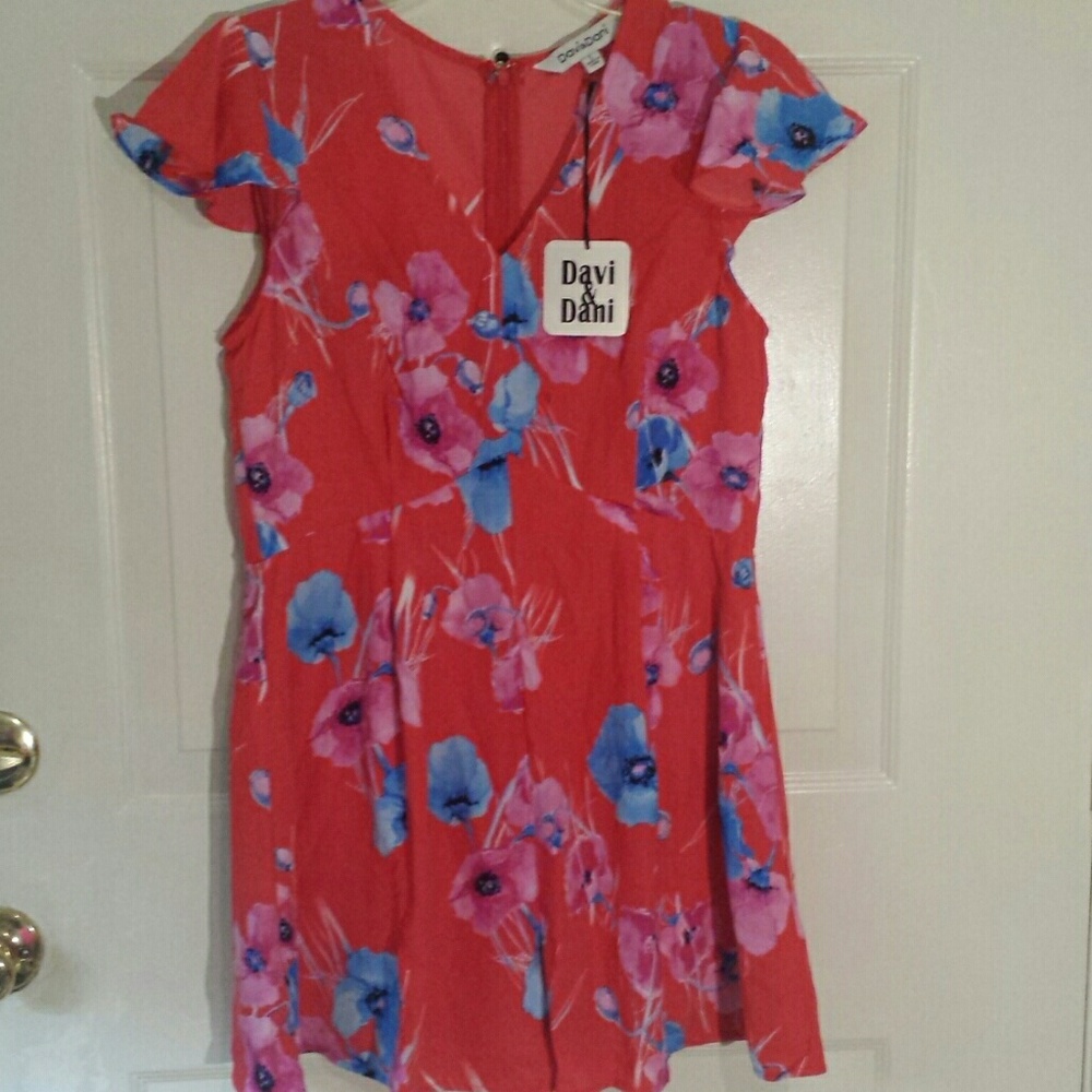 🌼NWT Davi&Dani Romper🌼 (L)